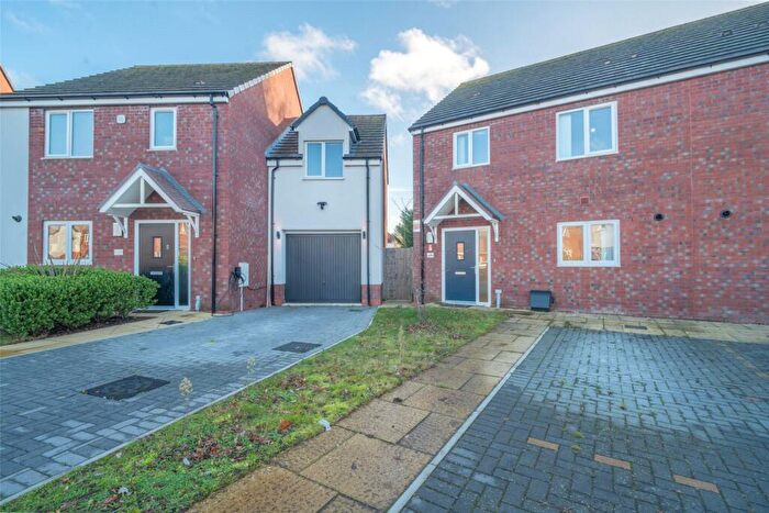 3 Bedroom Semi-Detached House To Rent In Stadium Road, Hall Green, Birmingham, West Midlands, B28