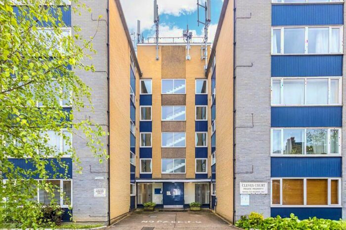 2 Bedroom Flat To Rent In St. Mark's Hill, Surbiton, KT6