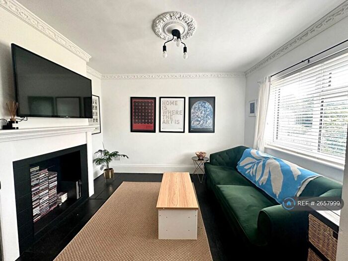 4 Bedroom Terraced House To Rent In Rochester St, Chatham, ME4