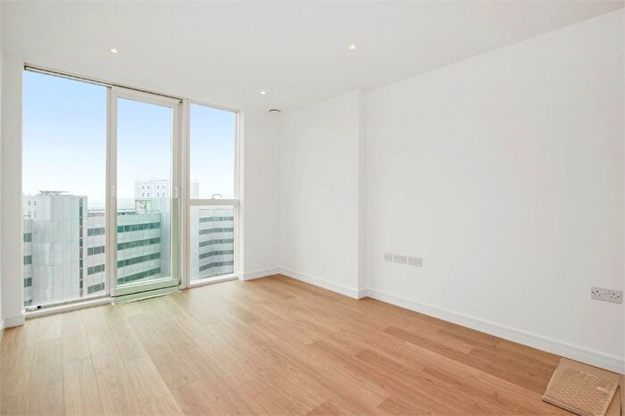 1 Bedroom Flat For Sale In Pinnacle Apartments, Saffron Central Square, Croydon, CR0