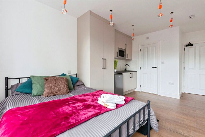 Studio To Rent In Mount Park Crescent, Ealing, W5