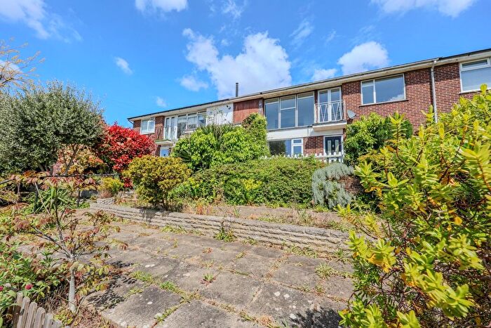 2 Bedroom Flat For Sale In Laurel Close, Leigh-On-Sea, SS9