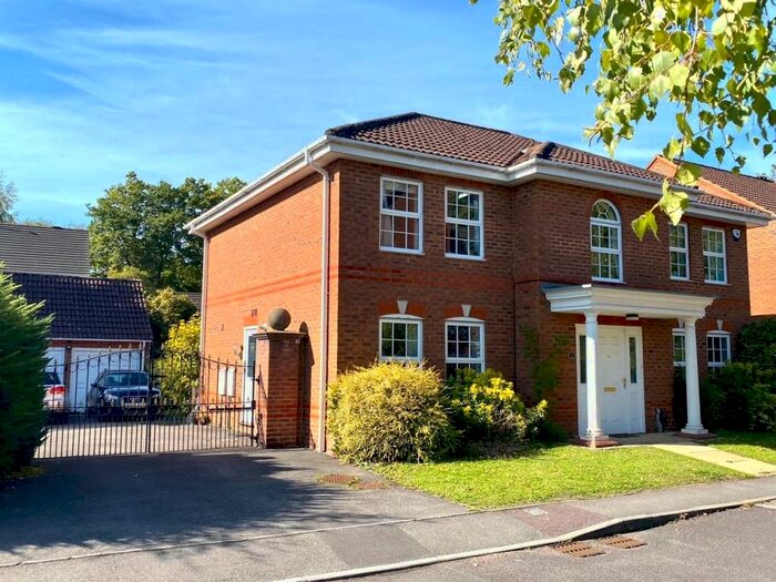 4 Bedroom Detached House To Rent In Colvin Gardens, Chandlers Ford, SO53