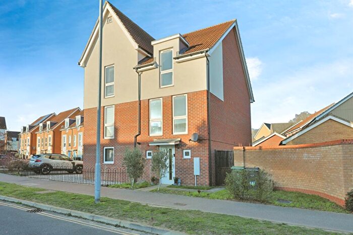 4 Bedroom Semi Detached House For Sale In Poethlyn Drive, Costessey, Norwich, NR8