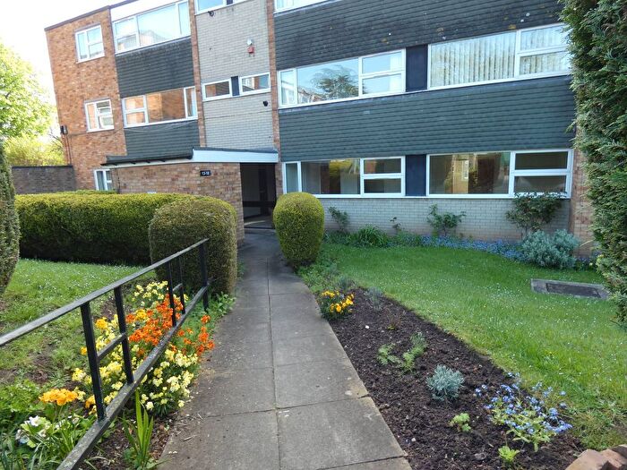 2 Bedroom Flat To Rent In Chestnut Court, Avenue Road, Malvern, Worcestershire, WR14