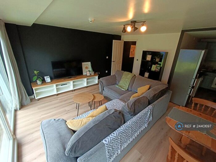 2 Bedroom Flat To Rent In Concord Street, Leeds, LS2