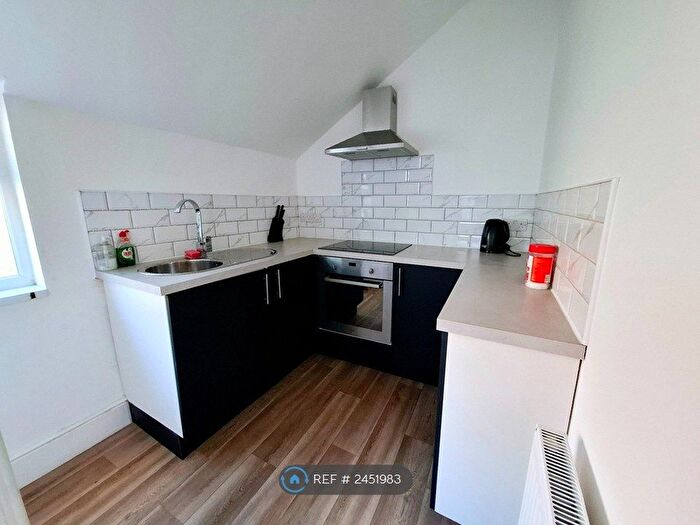 2 Bedroom Flat To Rent In Main Street, Barry, CF63