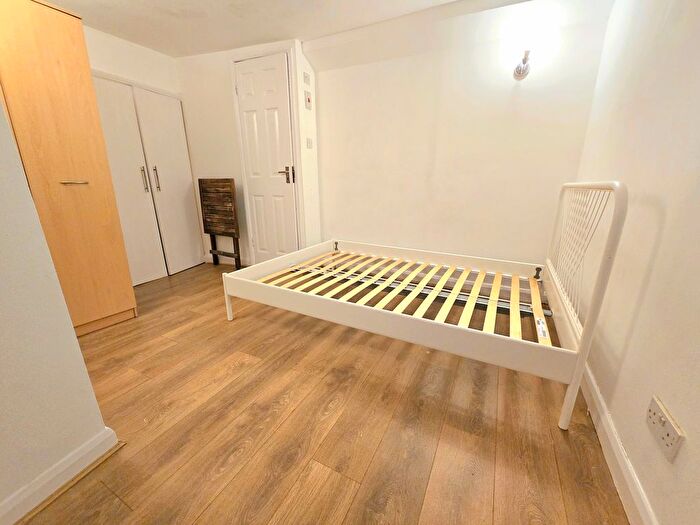 Studio To Rent In Offord Road, London, N1