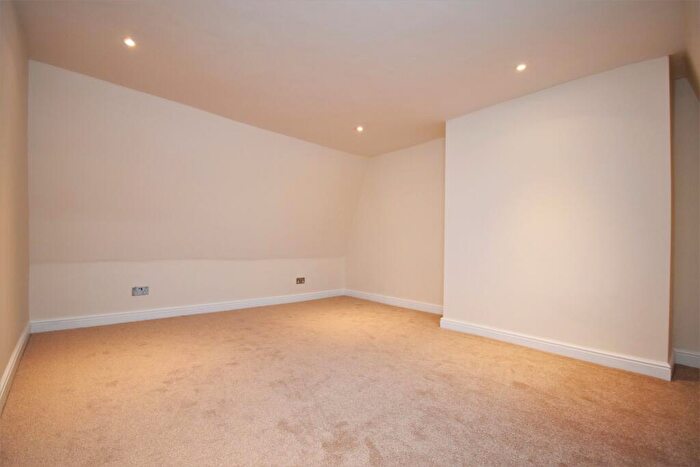 2 Bedroom Apartment To Rent In High Street, Saffron Walden, Essex, CB10