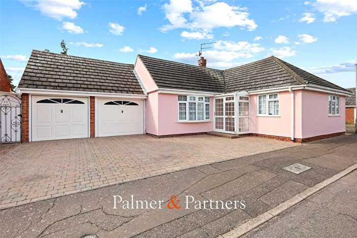 3 Bedroom Bungalow For Sale In Woodfield Drive, West Mersea, Colchester, Essex, CO5