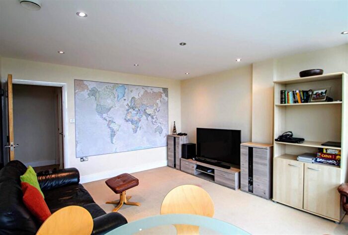 2 Bedroom Apartment To Rent In Sovereign Quay, Havannah Street, Cardiff Bay, CF10