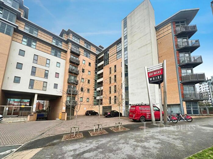 2 Bedroom Flat To Rent In Balmoral Place, Bowman Lane, LS10