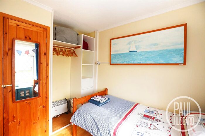 3 Bedroom Chalet For Sale In Seaview, Kessingland, NR33