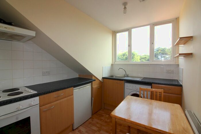 2 Bedroom Flat To Rent In Old Park Road, London, N13