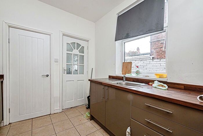 3 Bedroom End Of Terrace House For Sale In Westminster Avenue, Hull, HU8