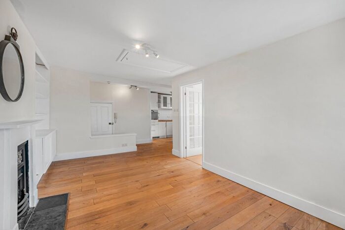 1 Bedroom Flat To Rent In Onslow Road, Richmond, TW10