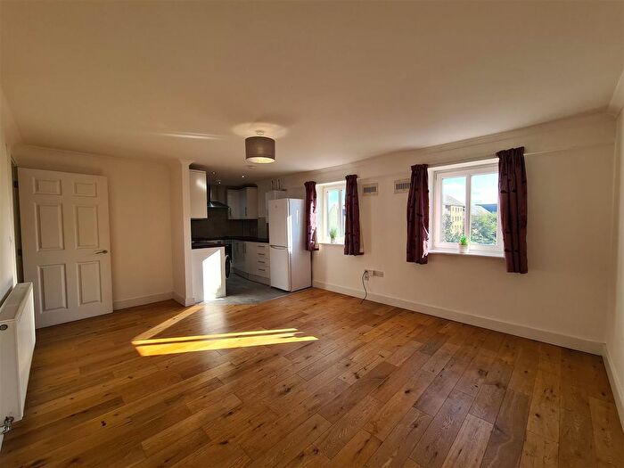 2 Bedroom Flat To Rent In Flat, Riverside Court, Biggleswade, SG18