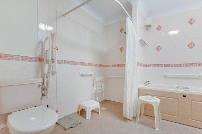 1 Bedroom Retirement Property To Rent In Oyster Lane, Byfleet, West Byfleet, KT14