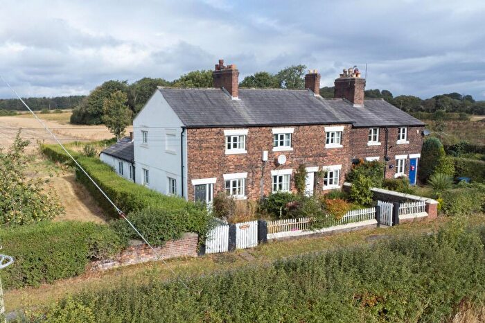 2 Bedroom Cottage For Sale In Coal Pit Lane, Bickerstaffe, L39