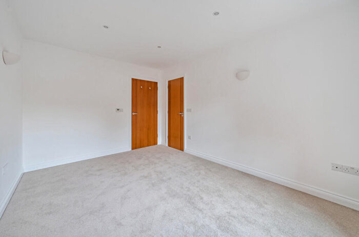 2 Bedroom Flat For Sale In Elwyn Road, Exmouth, Devon, EX8