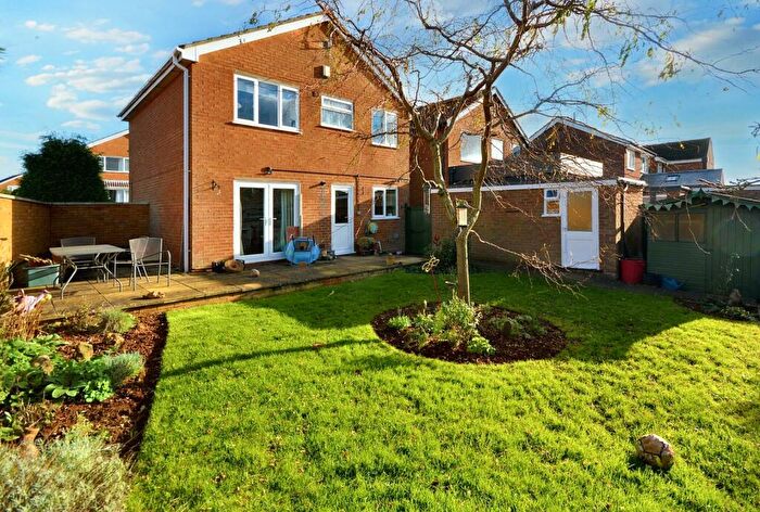 4 Bedroom Detached House For Sale In Oxford Close, Earls Barton, Northampton, NN6