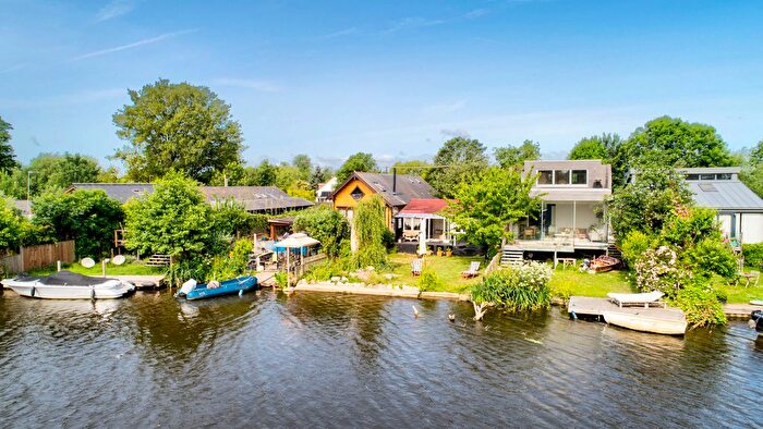 1 Bedroom Detached Bungalow For Sale In Wheatleys Eyot, Sunbury On Thames, TW16