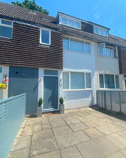 3 Bedroom Terraced House To Rent In Upton Close, Henley-on-Thames, RG9