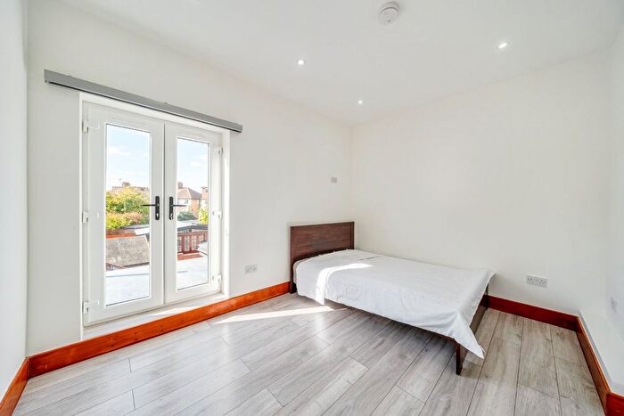 1 Bedroom Flat To Rent In Dorset Road, Wimbledon, London, SW19