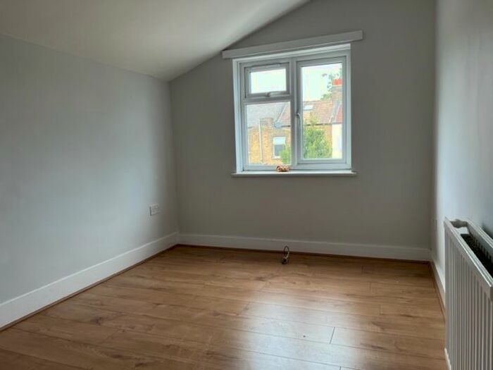 3 Bedroom End Of Terrace House To Rent In Edmonton, Edmonton, N18