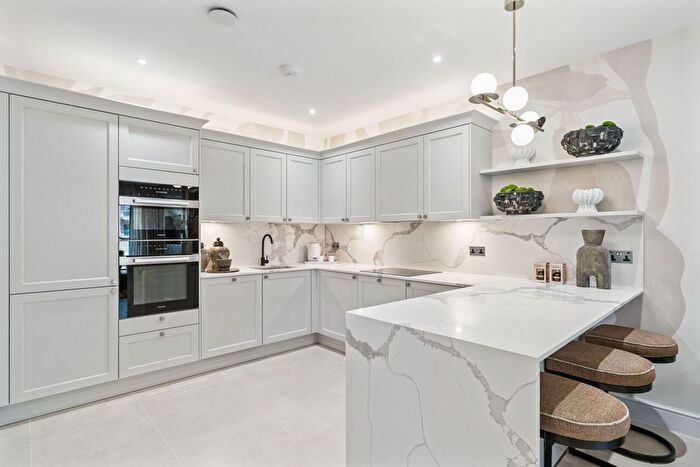 2 Bedroom Flat For Sale In Gorelands Lane, Chalfont St. Giles, HP8
