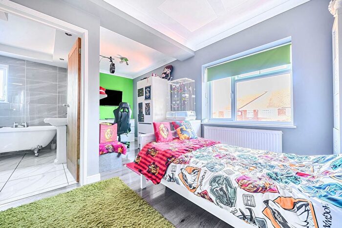 2 Bedroom Semi-detached House For Sale In Sandymount Avenue, North Bersted, PO22