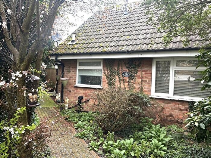 2 Bedroom Detached House To Rent In Constitution Hill, CO10