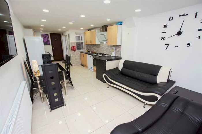 6 Bedroom House To Rent In Tiverton Road, Birmingham, B29