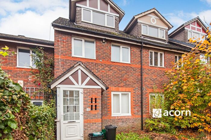 2 Bedroom Maisonette To Rent In Owen Walk, London, SE20