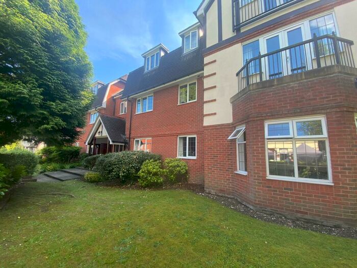 2 Bedroom Flat To Rent In Roman Place, Streetly., B74