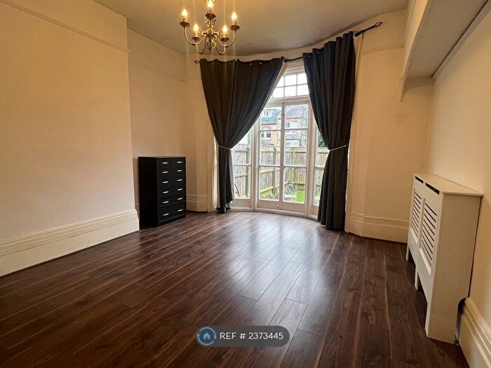 2 Bedroom Flat To Rent In Leaside Avenue, London, N10