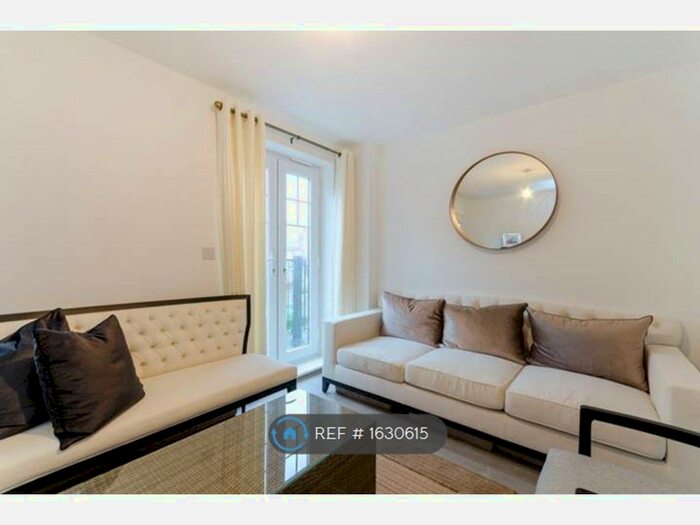 4 Bedroom Terraced House To Rent In Renwick Drive, Bromley, BR2