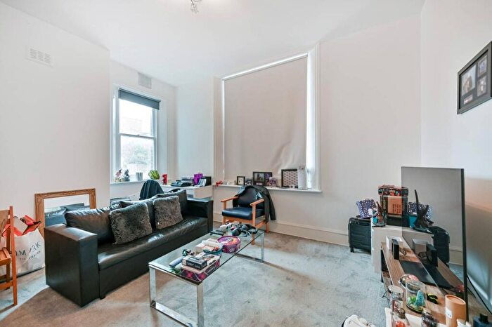1 Bedroom Flat For Sale In Kingston Hill, Kingston, Kingston Upon Thames, KT2