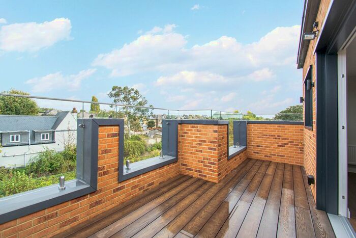 3 Bedroom Flat To Rent In Robinson Road, Tooting, London, SW17