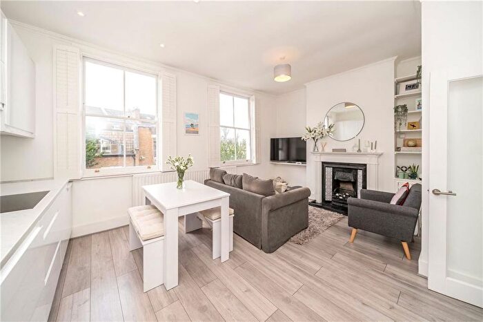 2 Bedroom Flat To Rent In Blythe Road, Brook Green, W14