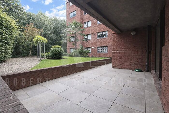 2 Bedroom Flat To Rent In Spencer Close, London, N3