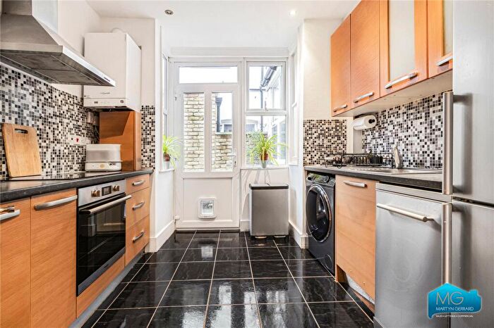 2 Bedroom Apartment To Rent In Lausanne Road, Haringey, London, N8