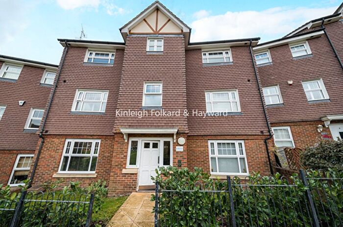 2 Bedroom Flat For Sale In Parkland Mead, Bromley, Kent, BR1