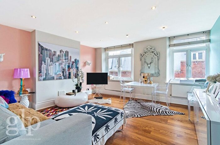 2 Bedroom Flat To Rent In Winnett Street, London, W1D