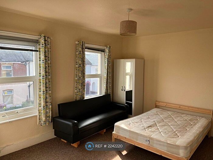 1 Bedroom Flat To Rent In Cumberland Road, Reading, RG1