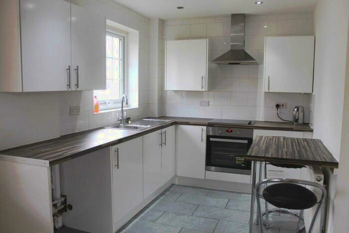 2 Bedroom Flat To Rent In John Street, Royton, OL2