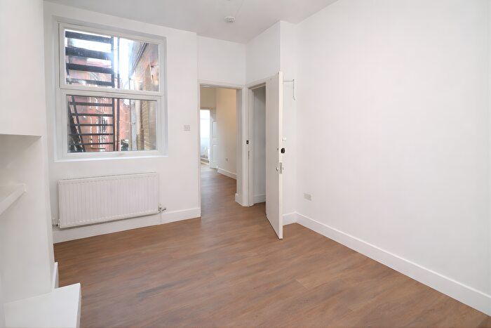 Studio To Rent In North End Road, London, SW6