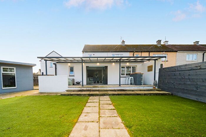 3 Bedroom Terraced House For Sale In Smallburn Place, Grangemouth, FK3