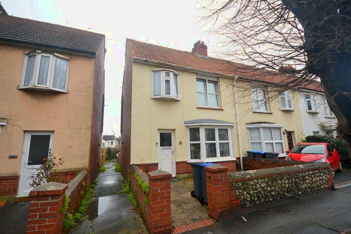 3 Bedroom Terraced House To Rent In Pavilion Road, Worthing, BN14