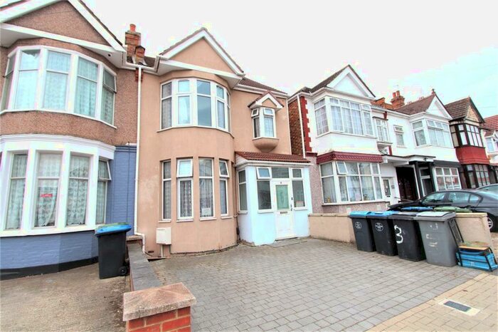 1 Bedroom Apartment To Rent In Bowrons Avenue, Wembley, HA0